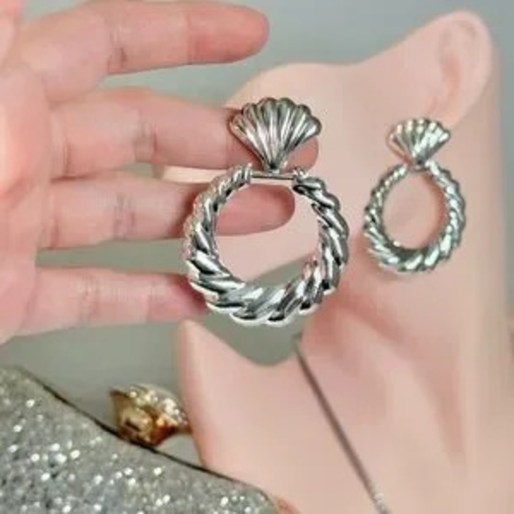 Silver Shell Design Earrings - Picture 4 of 7